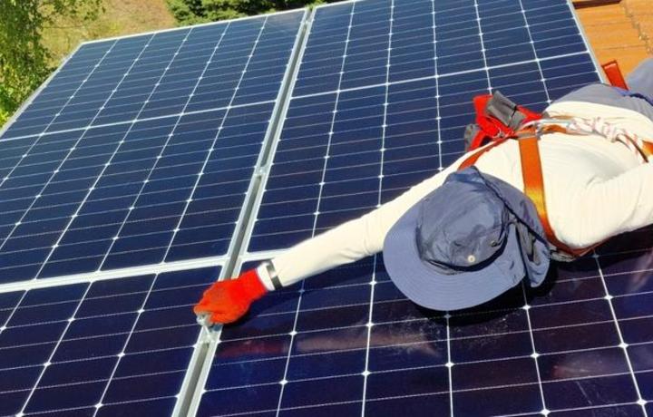 Доставка, монтаж и въвеждане в експлоатация на фотоволтаични централи за лично ползване.